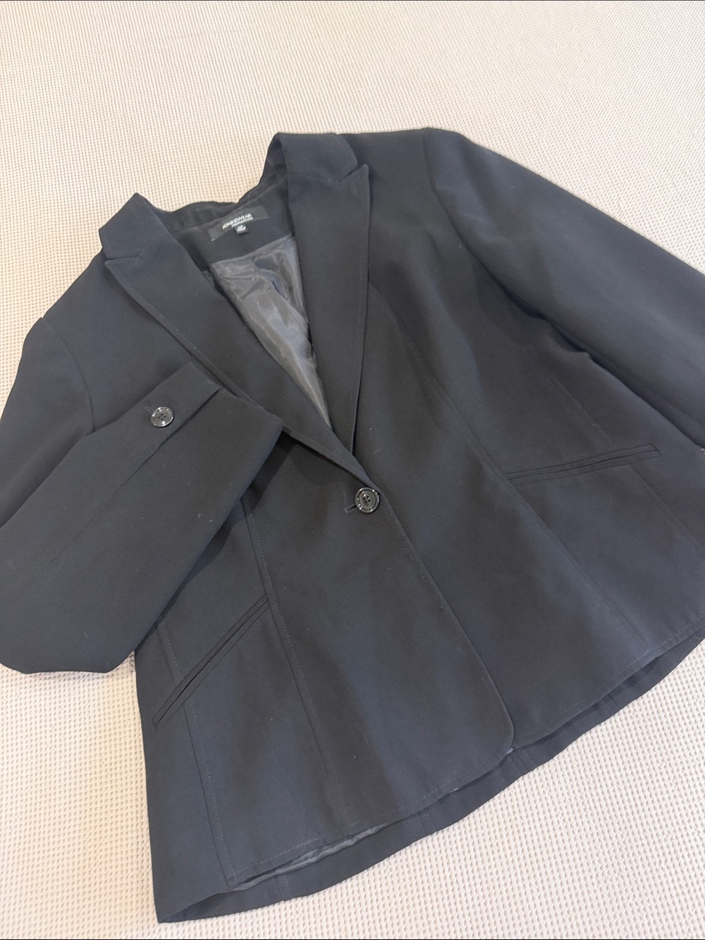 Jones Wear Black Single-Breasted Women's Blazer